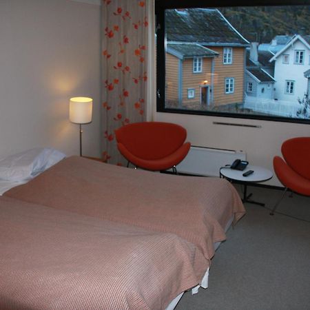 Lindstrom Hotel Lærdalsøyri Esterno foto