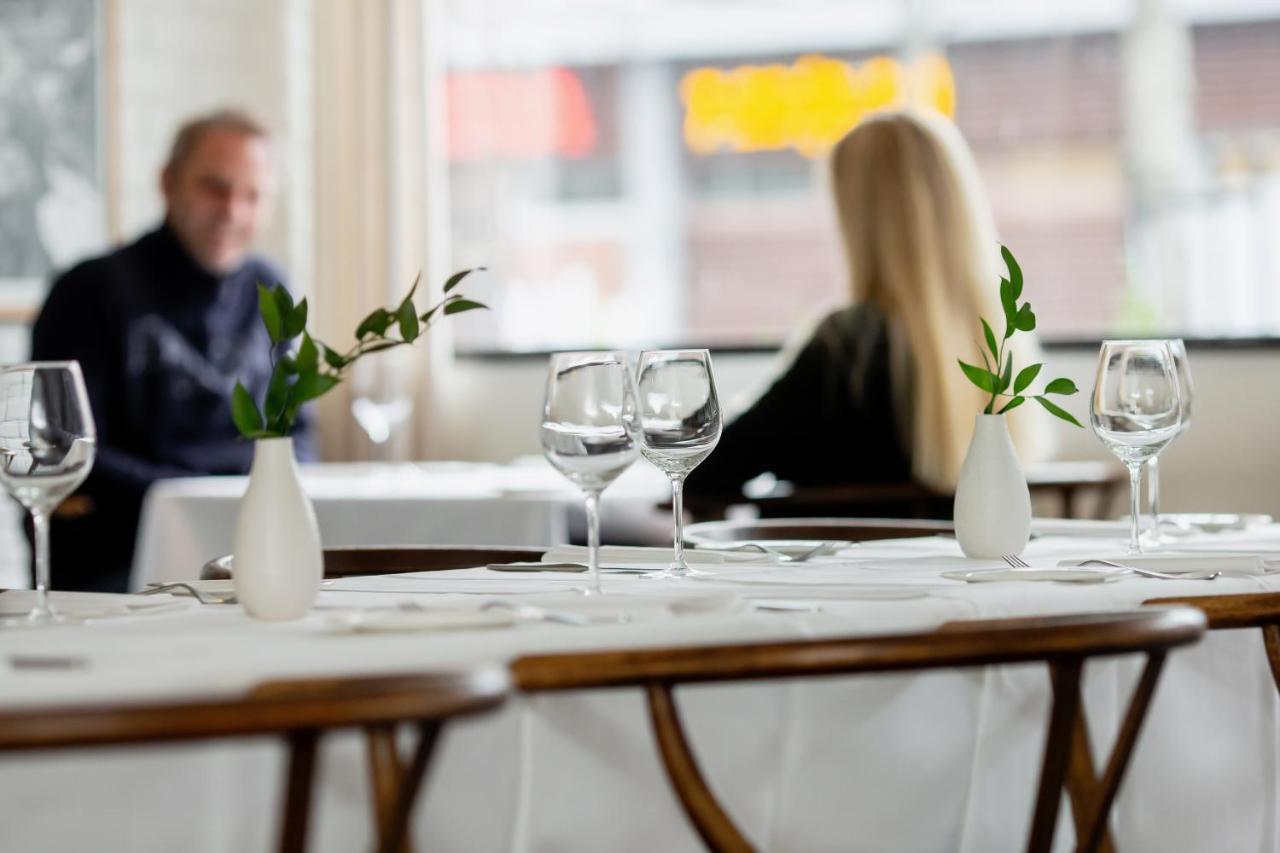 Lindstrom Hotel Lærdalsøyri Esterno foto