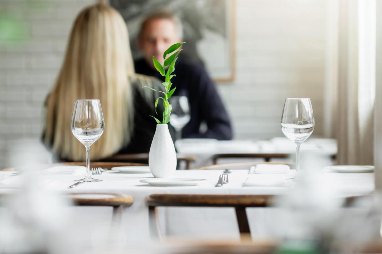 Lindstrom Hotel Lærdalsøyri Esterno foto