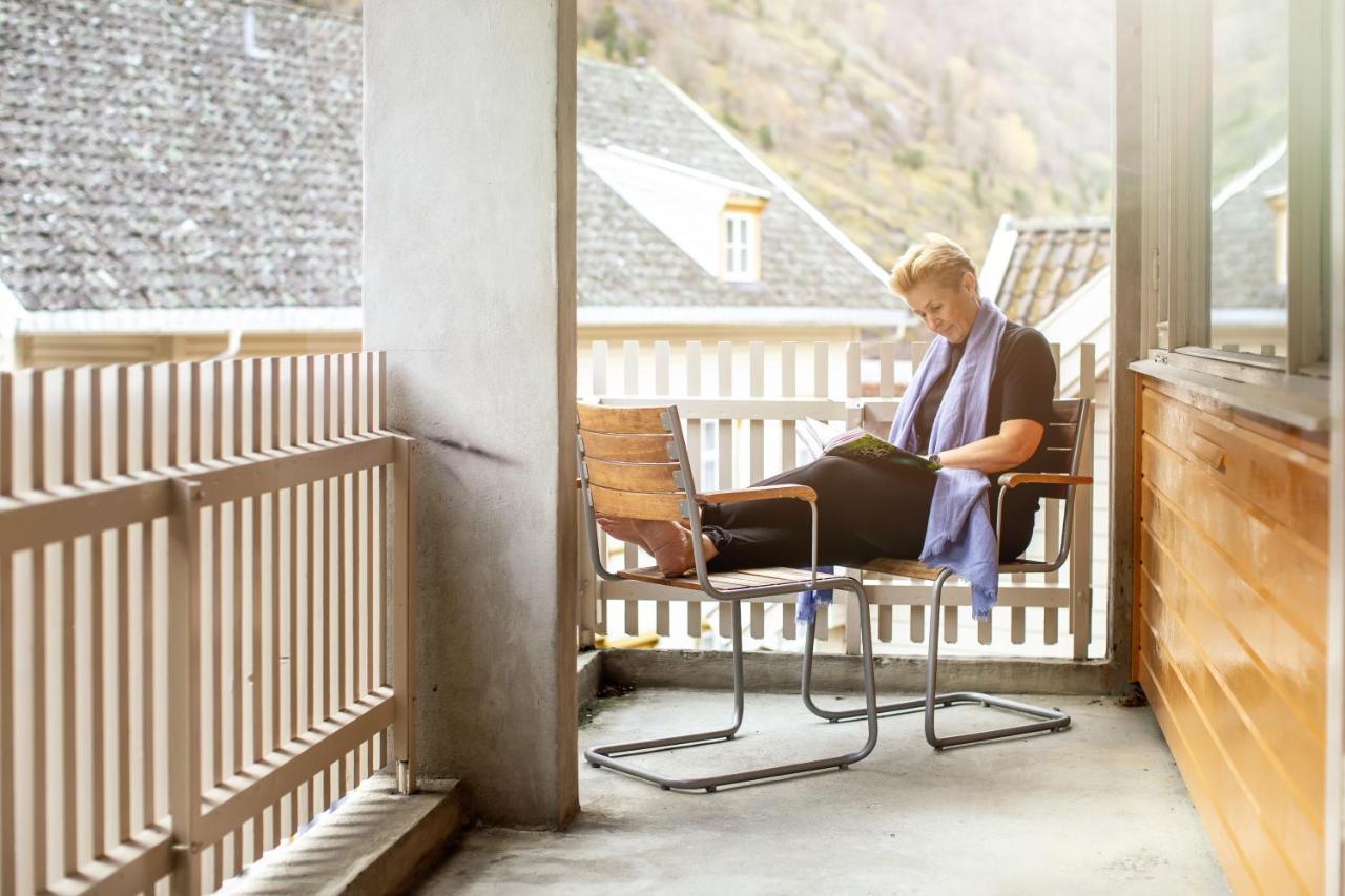 Lindstrom Hotel Lærdalsøyri Esterno foto