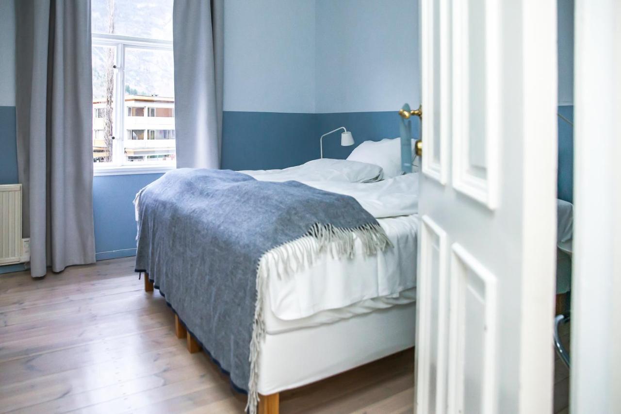 Lindstrom Hotel Lærdalsøyri Esterno foto