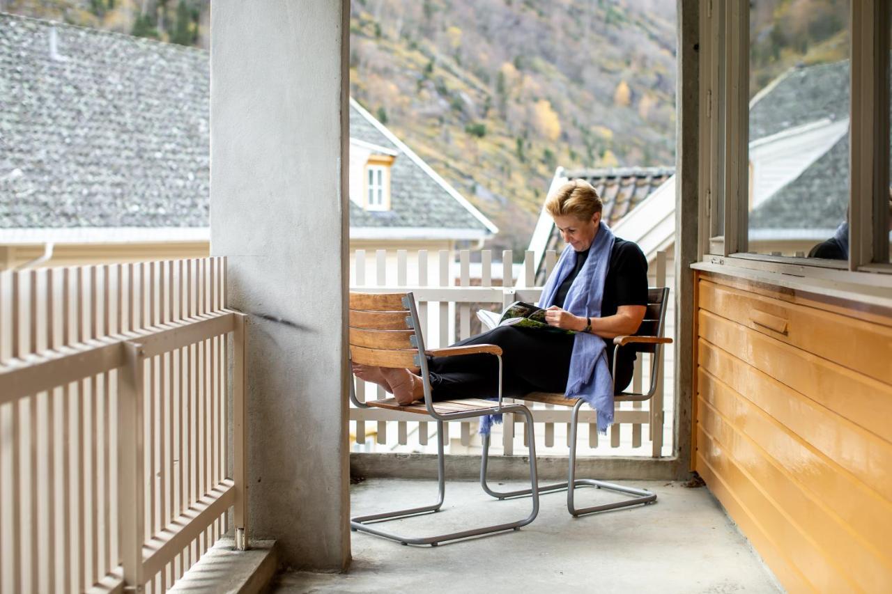 Lindstrom Hotel Lærdalsøyri Esterno foto