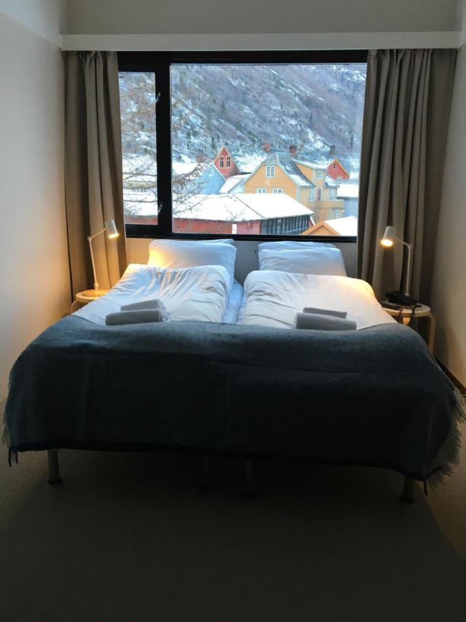 Lindstrom Hotel Lærdalsøyri Esterno foto