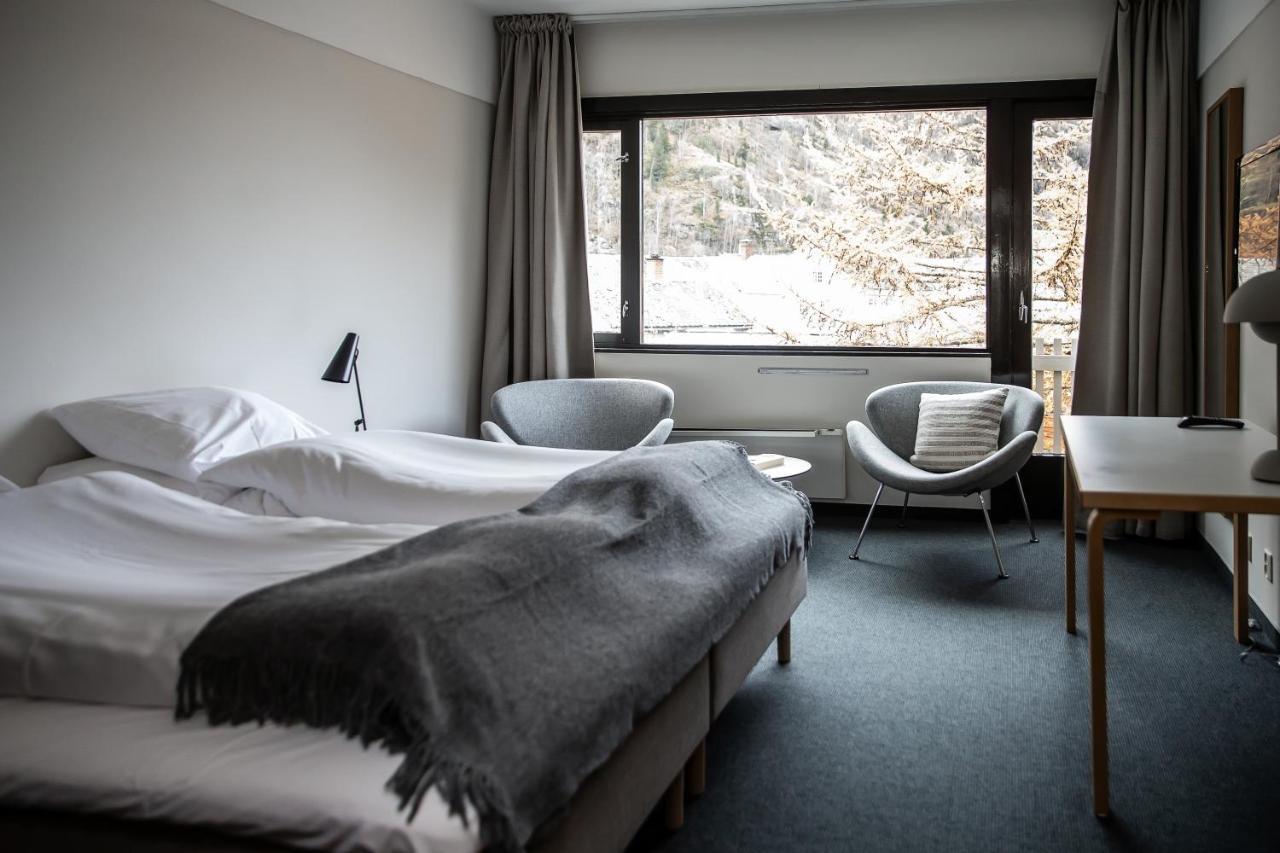 Lindstrom Hotel Lærdalsøyri Esterno foto
