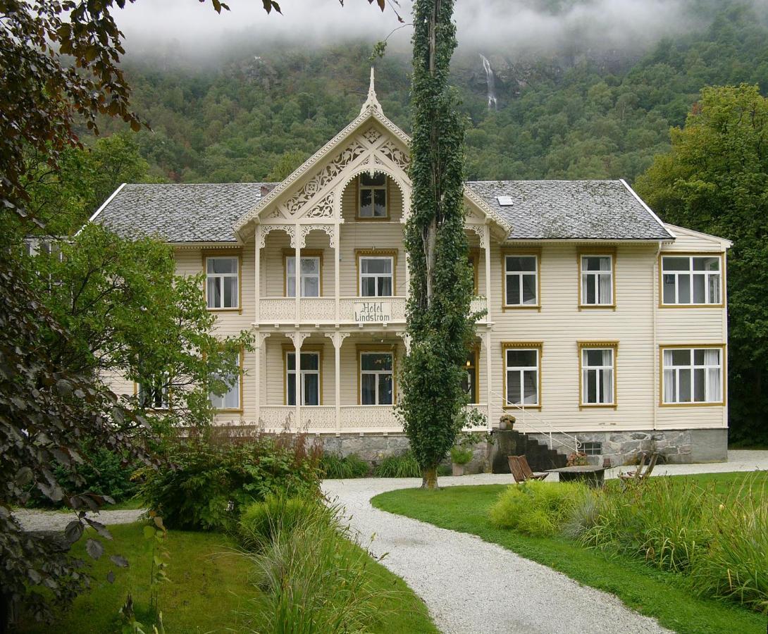 Lindstrom Hotel Lærdalsøyri Esterno foto
