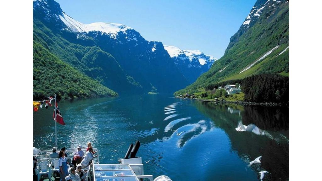Lindstrom Hotel Lærdalsøyri Esterno foto